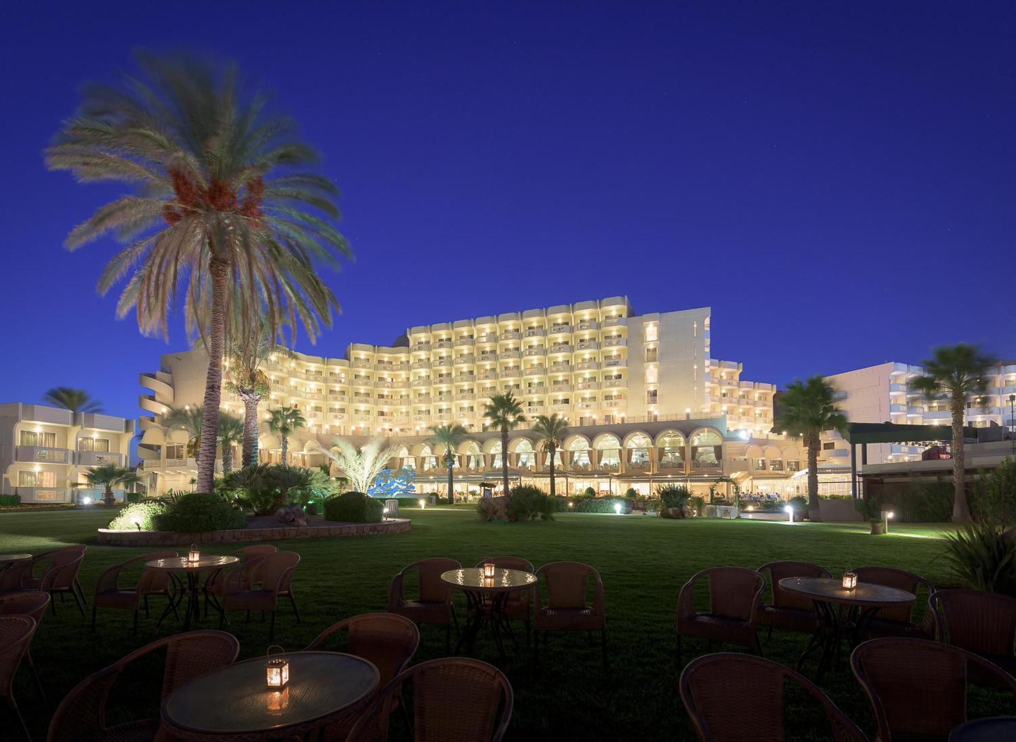 Rodos Palladium Leisure&Wellness Kallithéa Exterior foto The Dan Hotel at night
