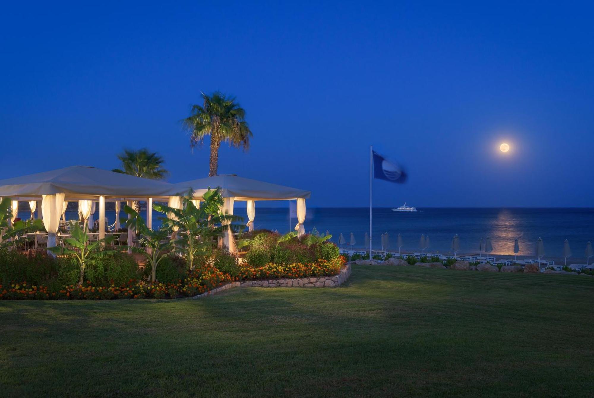 Rodos Palladium Leisure&Wellness Kallithéa Exterior foto The beach at the hotel