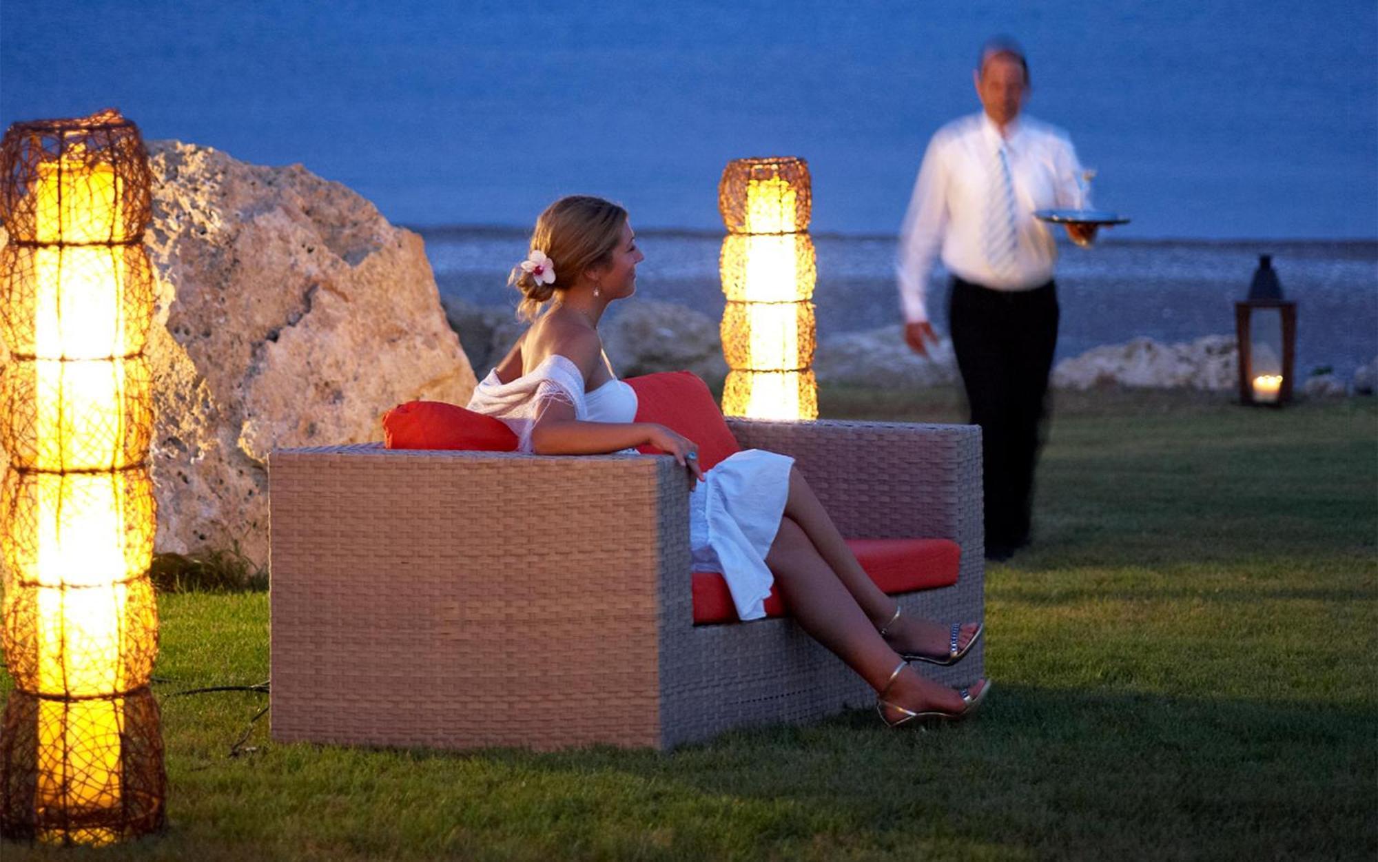 Rodos Palladium Leisure&Wellness Kallithéa Exterior foto A butler serving a guest at a resort