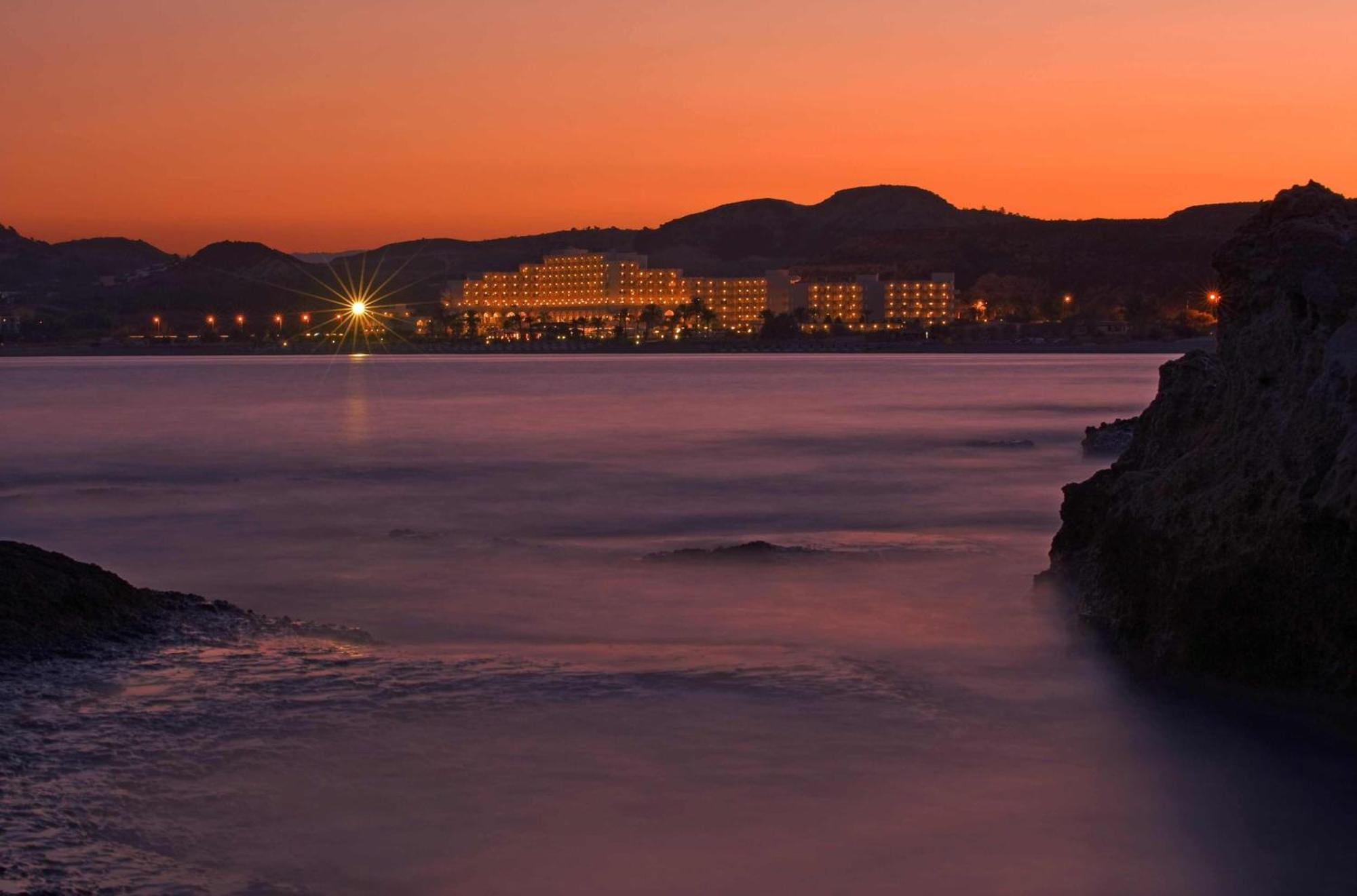 Rodos Palladium Leisure&Wellness Kallithéa Exterior foto Sunset at the Four Seasons Resort