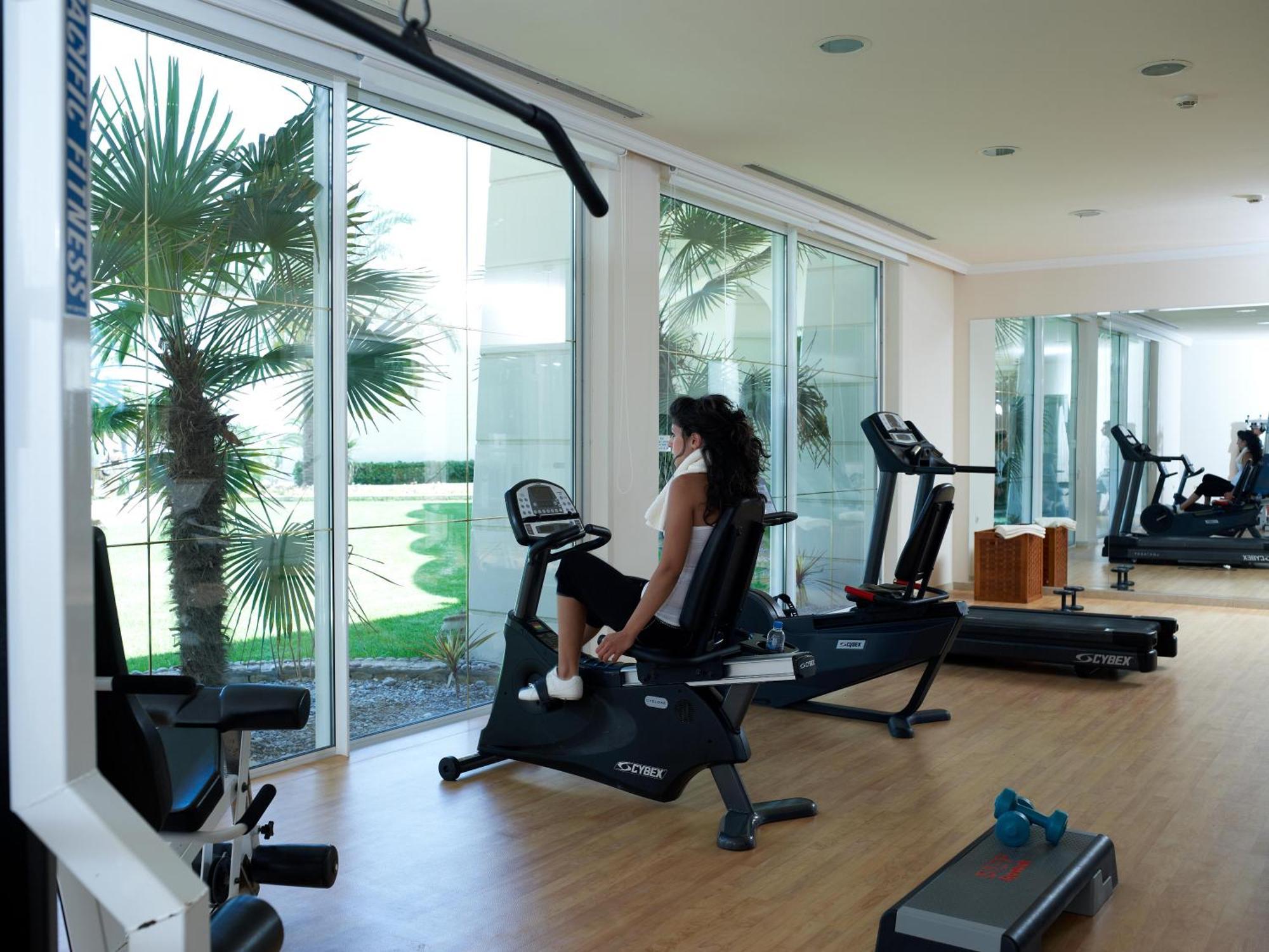 Rodos Palladium Leisure&Wellness Kallithéa Exterior foto The gym at the hotel