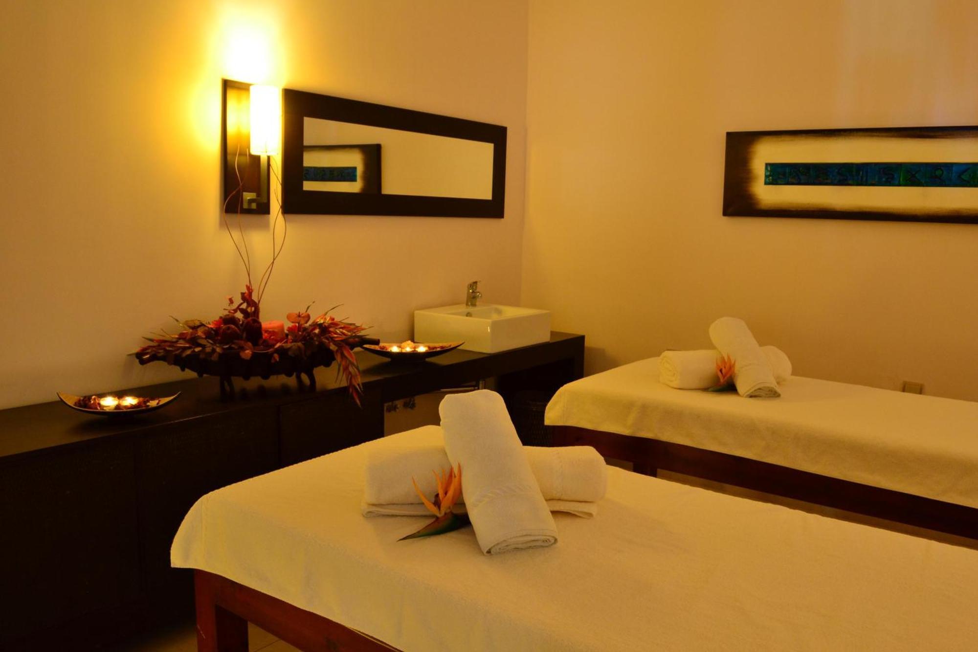 Rodos Palladium Leisure&Wellness Kallithéa Exterior foto A spa treatment room