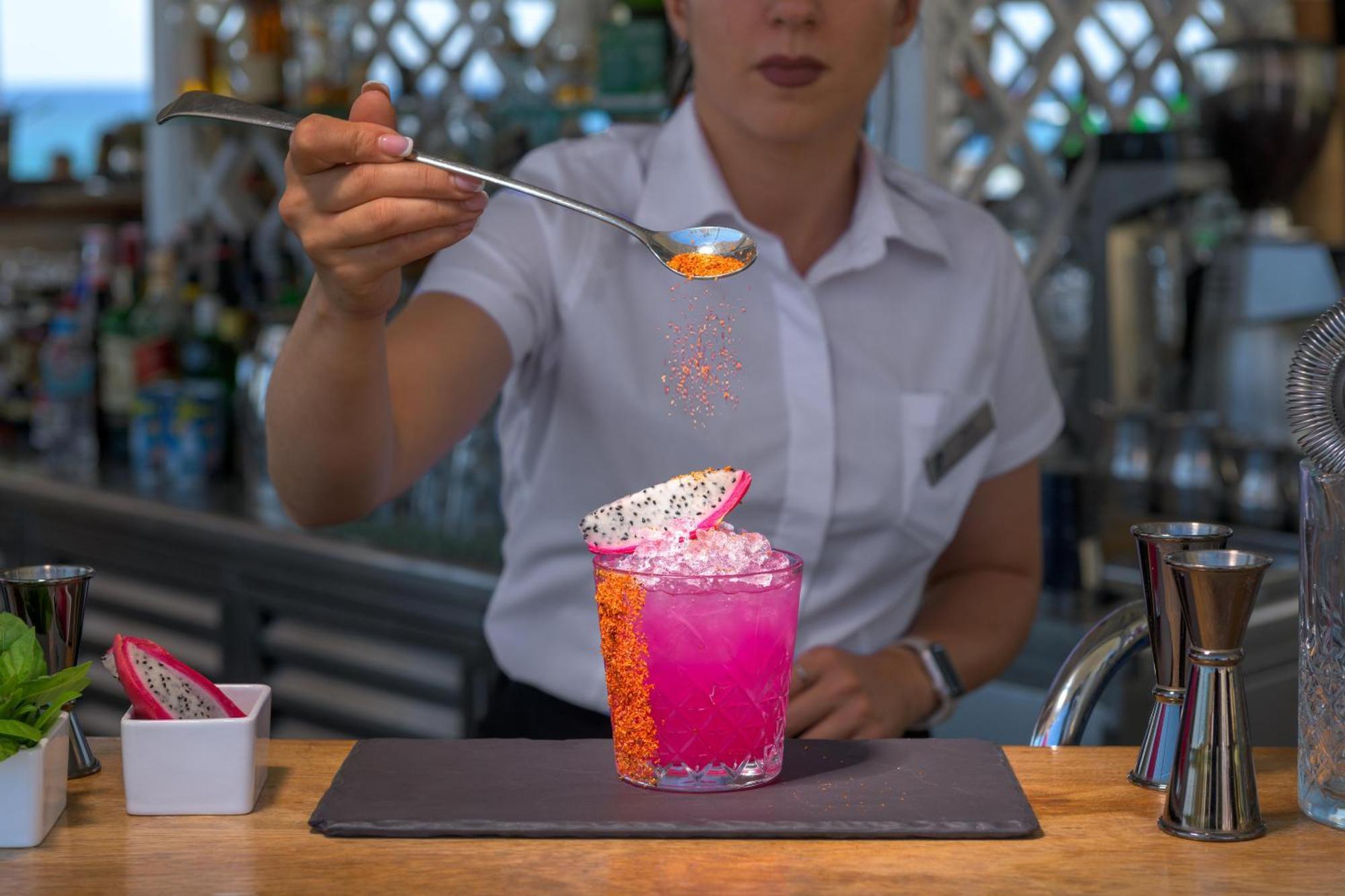 Rodos Palladium Leisure&Wellness Kallithéa Exterior foto A bartender adding a garnish to a cocktail